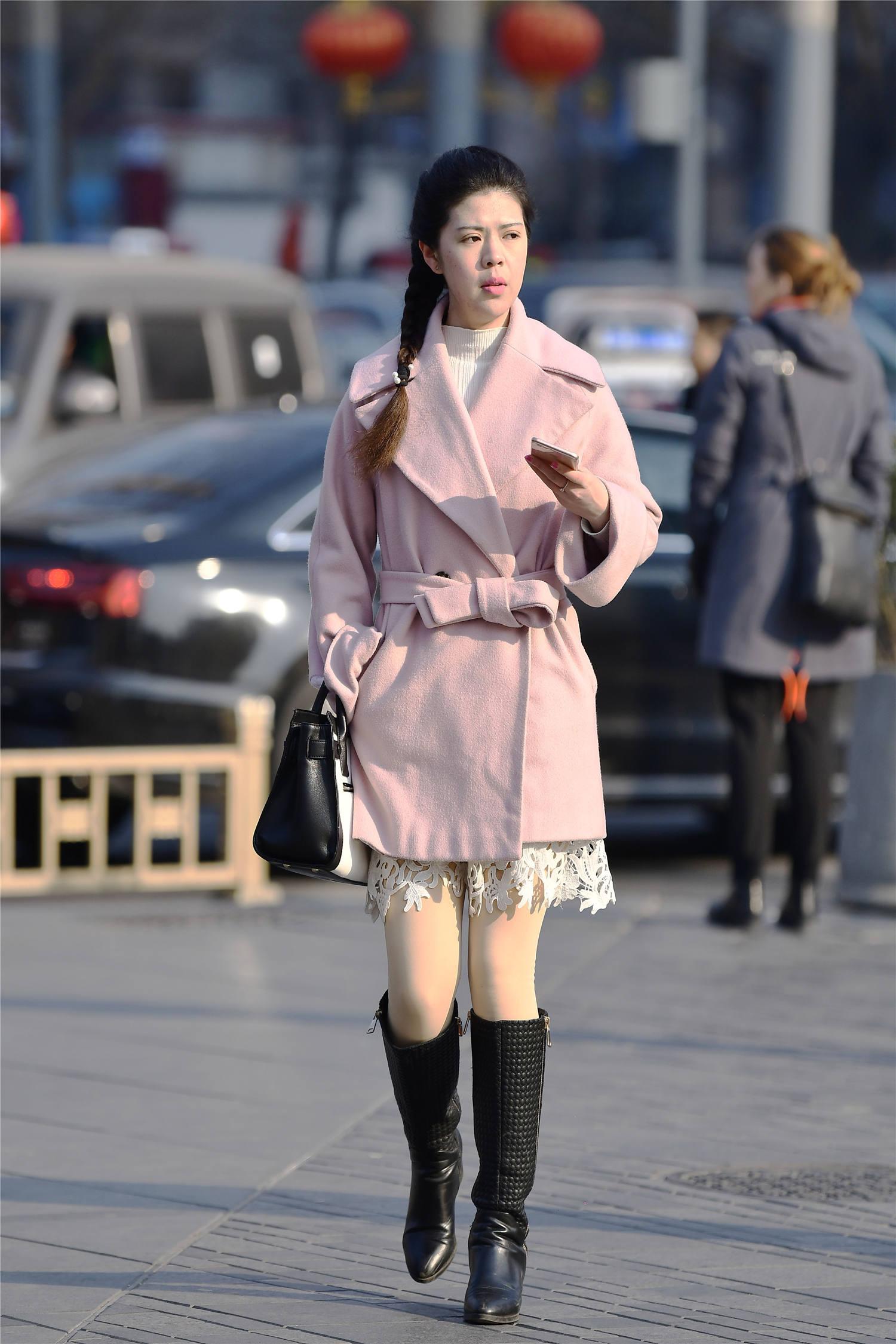 有质感的皮靴,无论是平底还是高跟,都会搭配出时尚气质