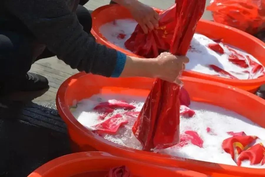 雷锋,就在你身边._海宁