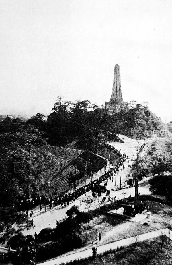 原创50年代广州老照片珠江岸边停满了疍家渔船商业街上人来人往