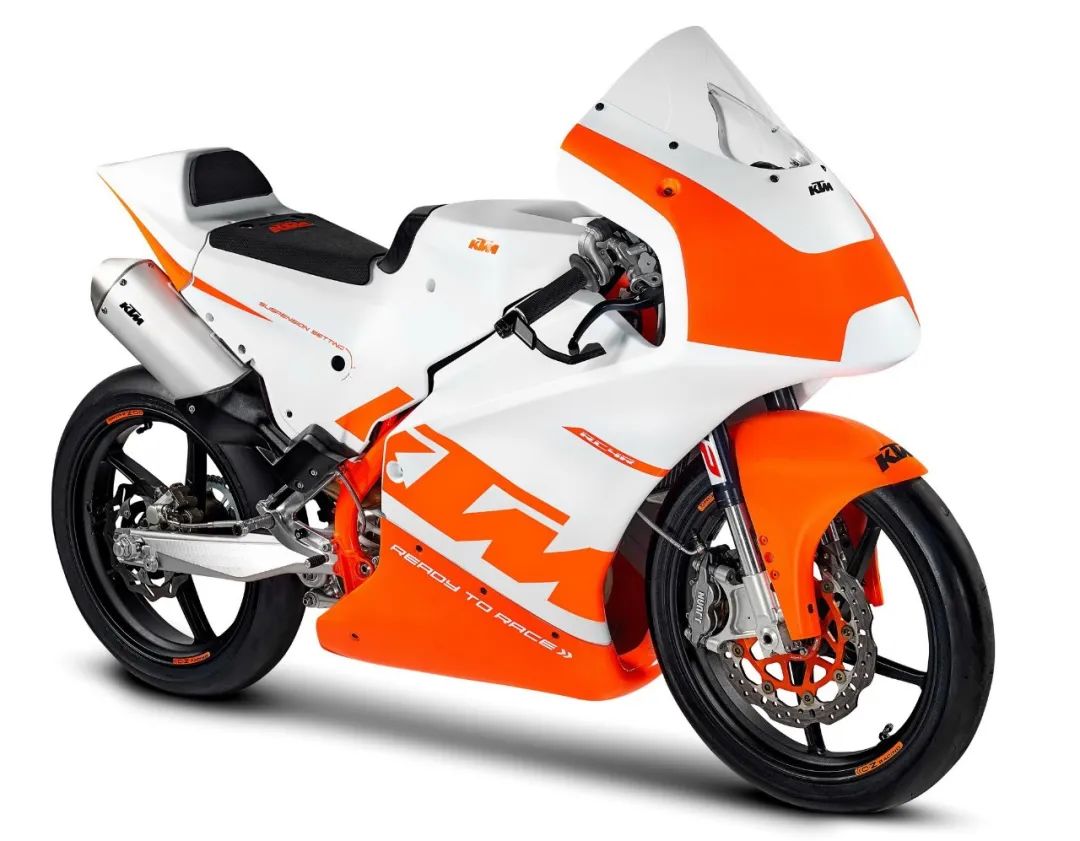 特写ktmrc4r入门级公路专用赛车