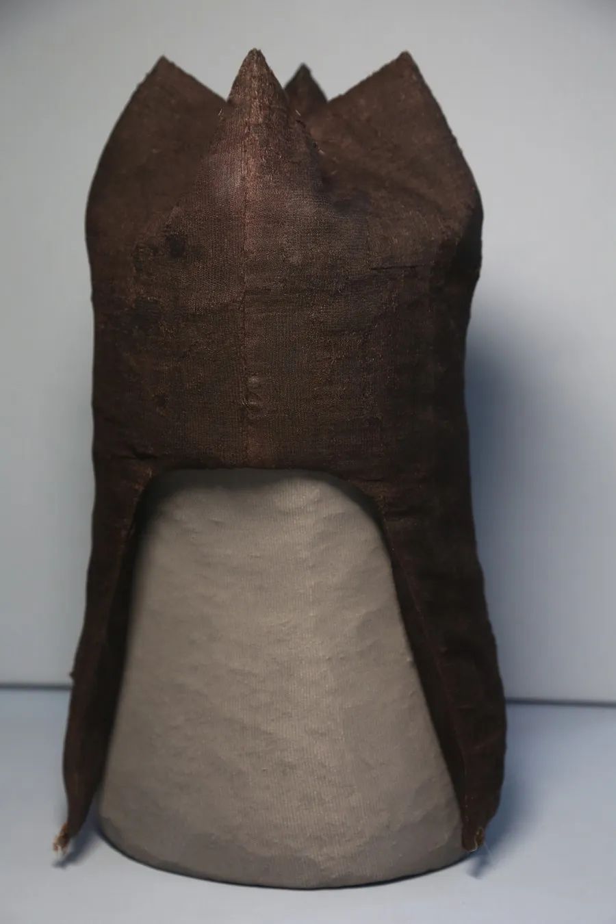 一例vol4辽代褐色丝绵罗帽的保护修复