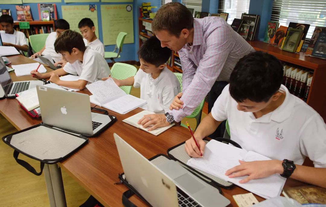 新加坡留学人工智能成热门专业新兴职业还不赶紧来新加坡从小学习编码