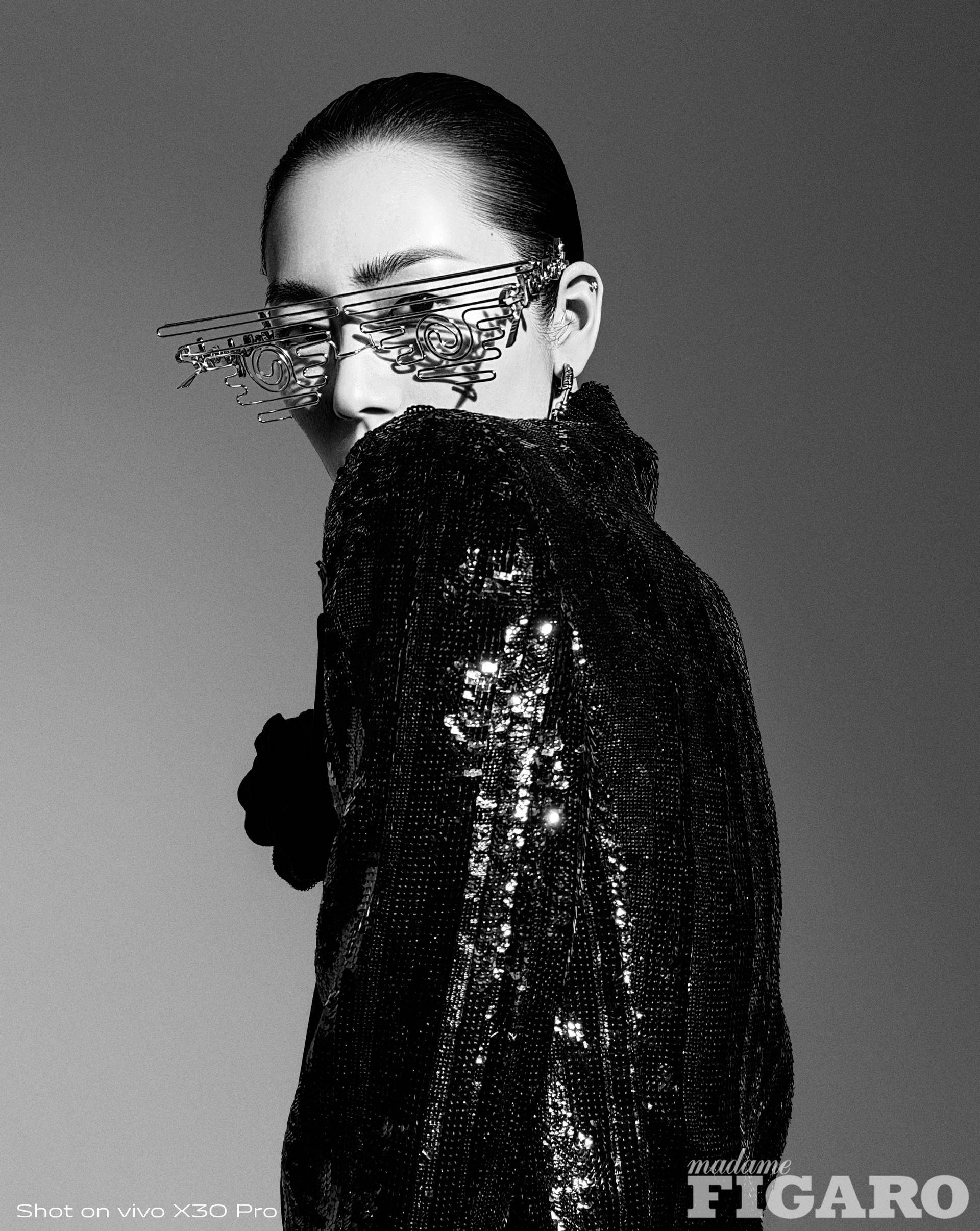 刘雯上杂志封面火了vivo x30 pro?50mm等效焦距镜头拍人像超有范