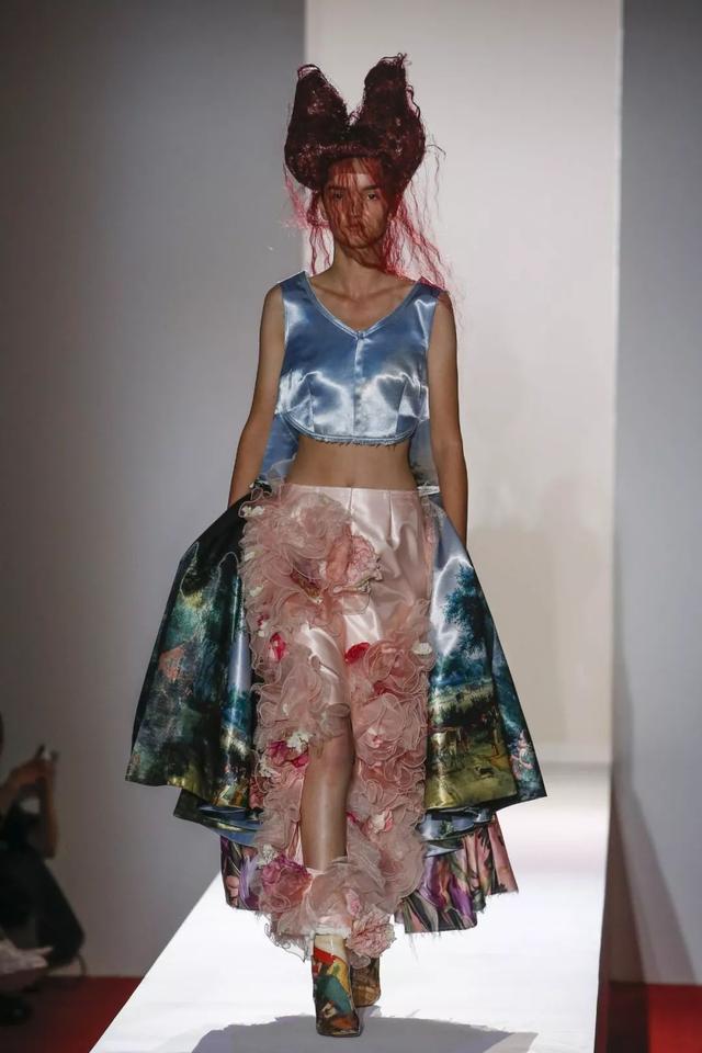 蚊帐时装川久保玲从未停止创新我不是进行破坏只是附加崭新的解释和