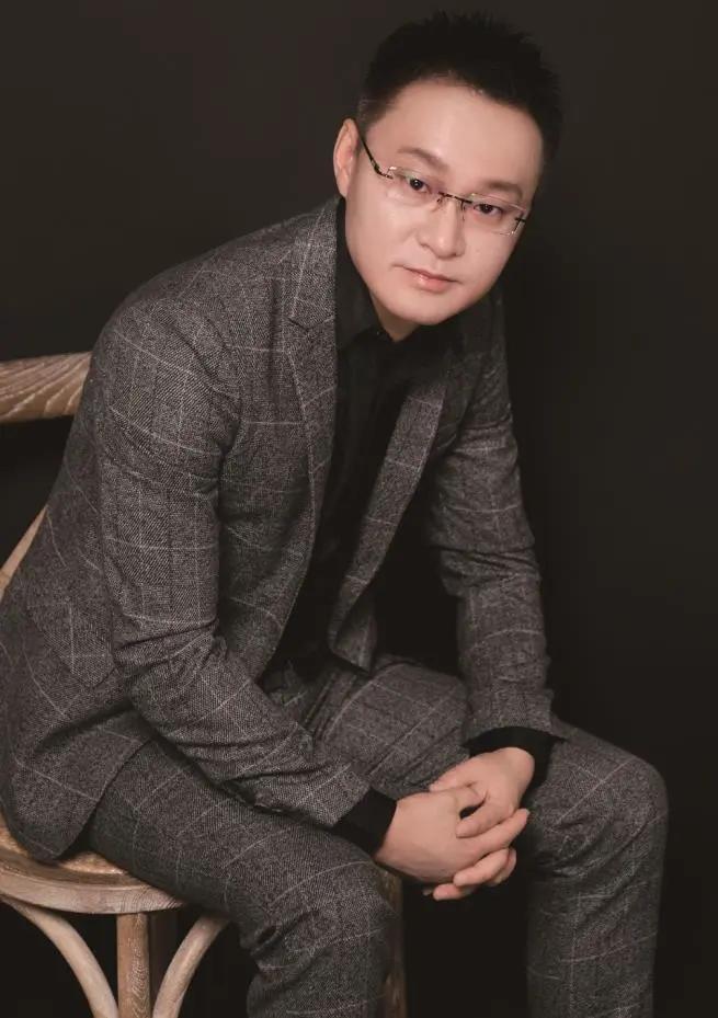 颜杰市场变色龙的亿元之旅