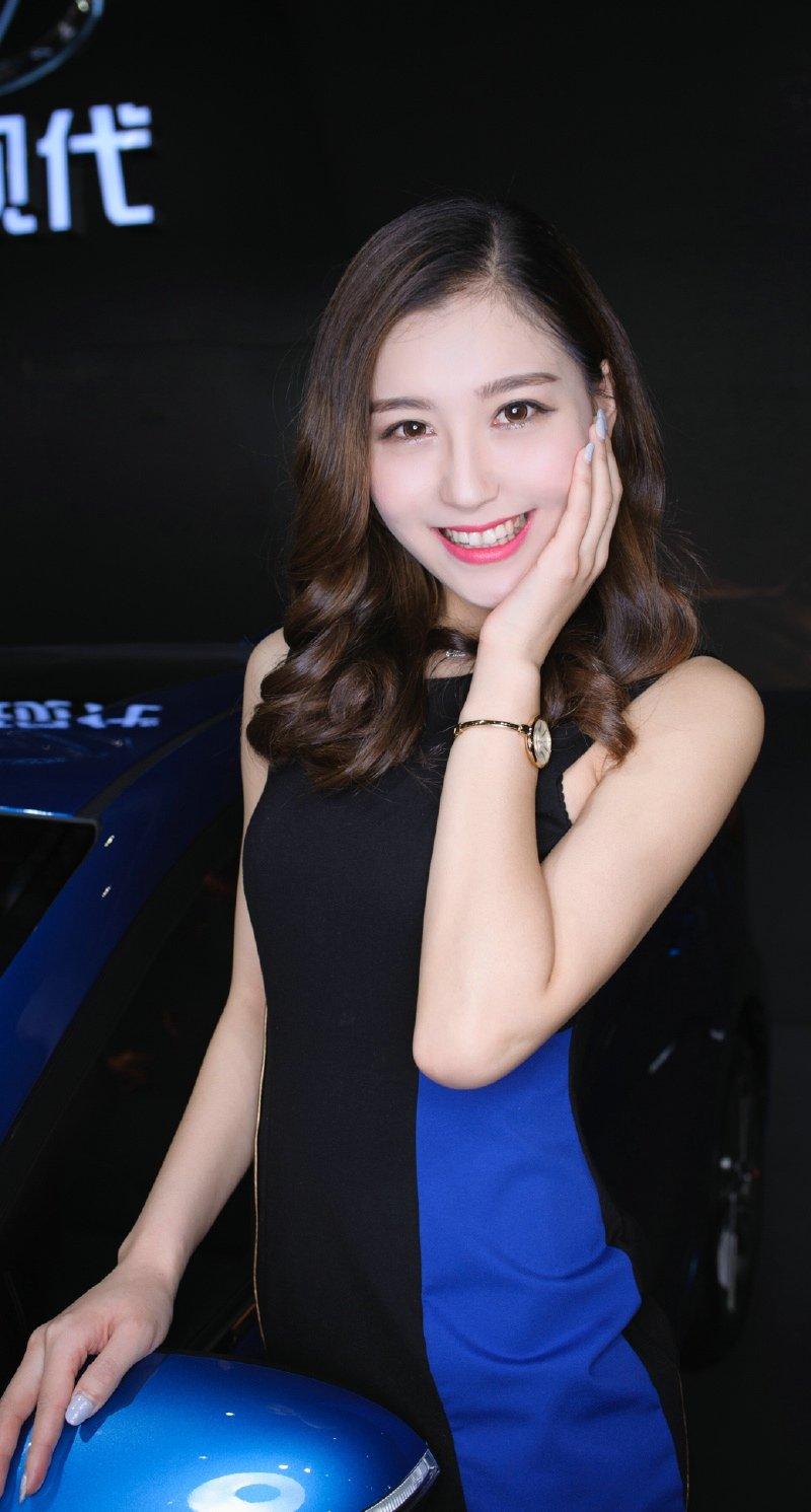 美女车模唯美写真高挑美背