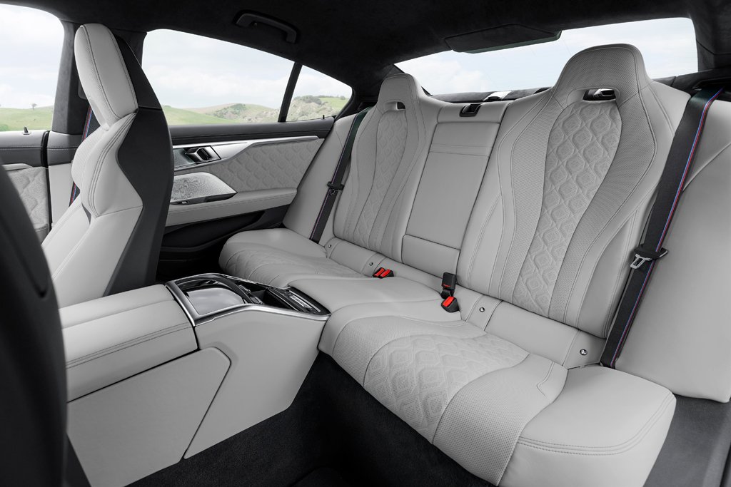 宝马在新加坡推出m8竞赛grancoupe