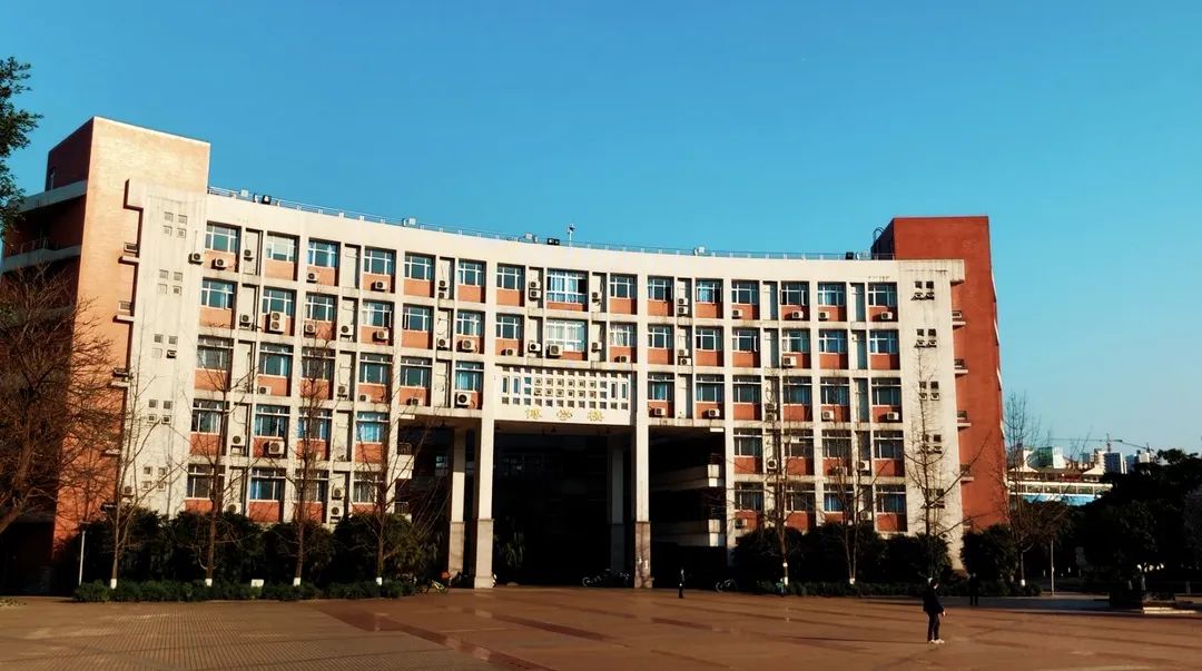 别担心我把石大的春天带来了