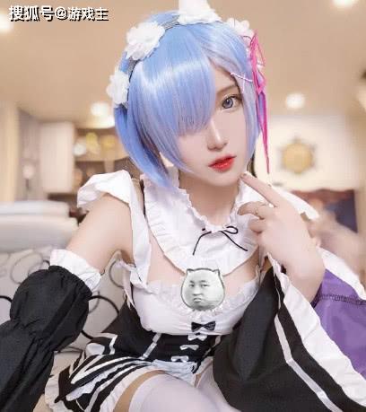 腐团儿cos蕾姆,修长双腿套上白色薄纱丝袜,视觉效果不错