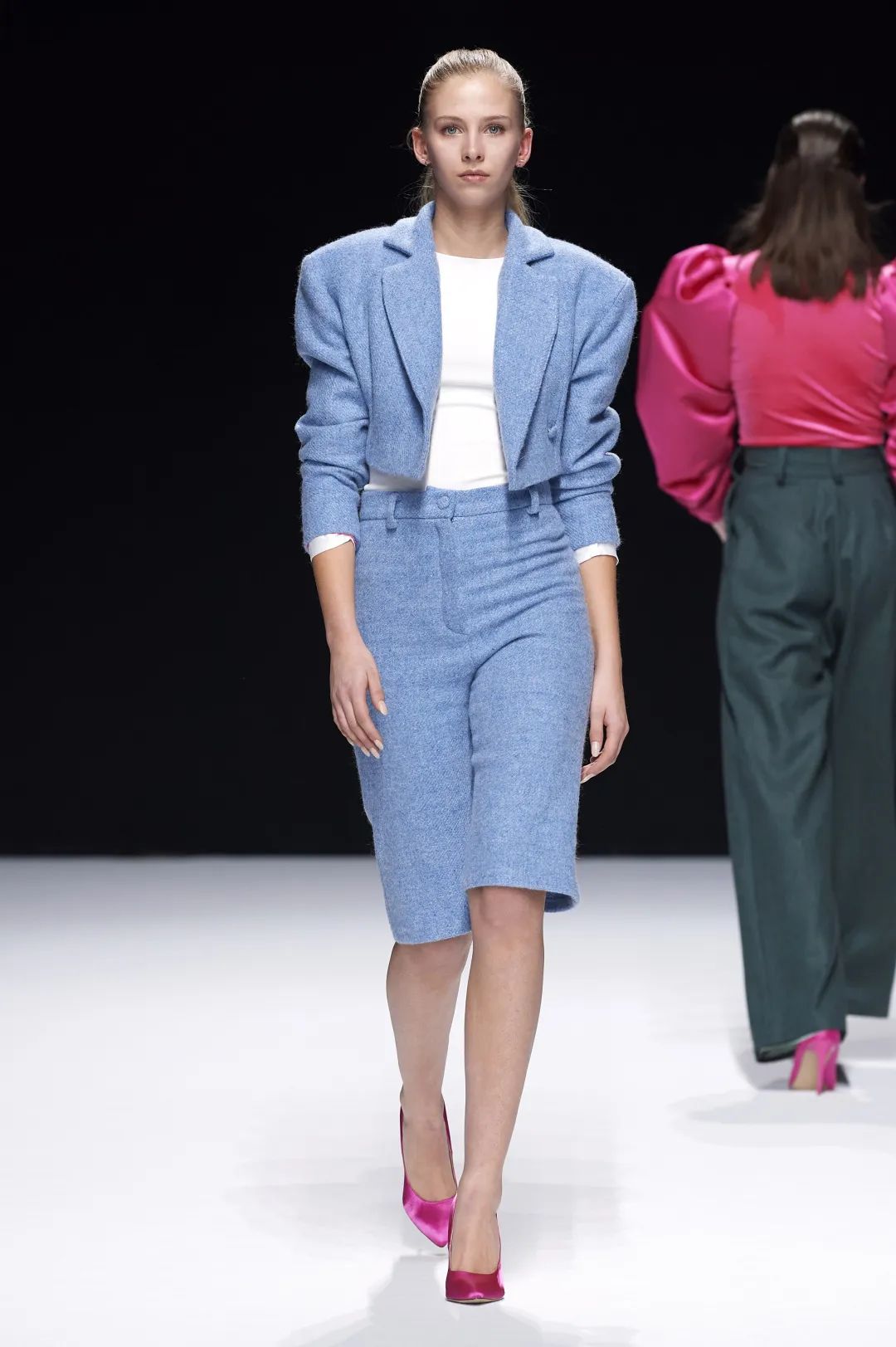 如何成为驾驭"h型"线条的独立女人?