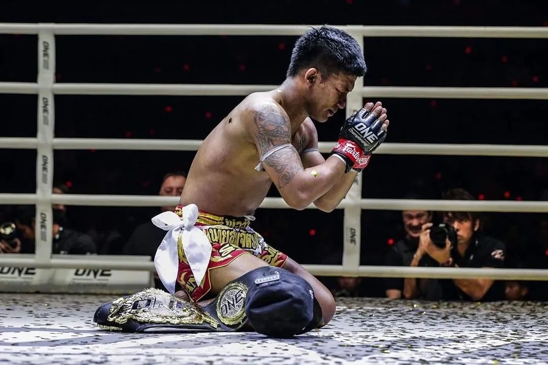 上周进行的比赛对罗唐的泰拳生涯极为重要,因为胜者有机会拿到暹罗