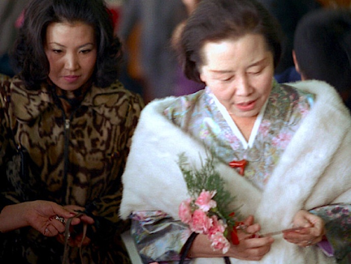 1972年的韩国首尔老照片:生活贫穷女人却酷爱打扮