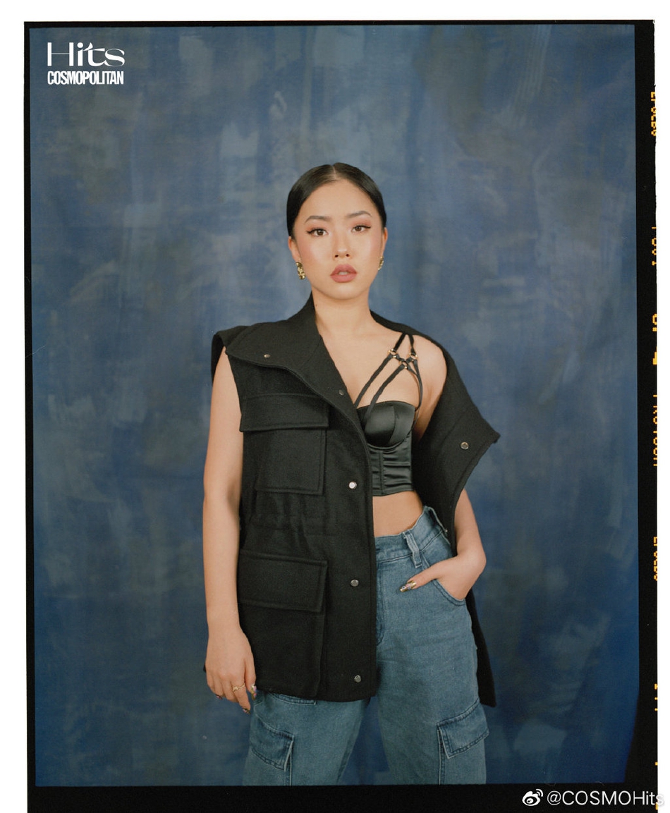 王菊最新时尚写真曝光眼神犀利表现力超强