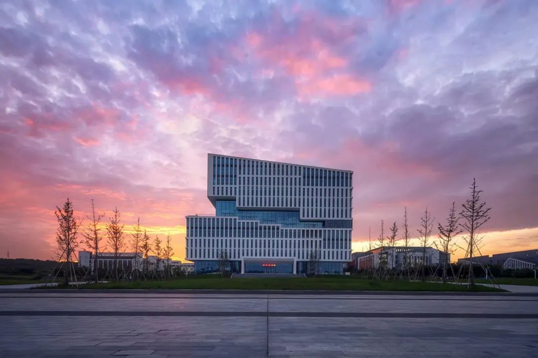 科教楼)▼(翡翠湖校区,逸夫建筑与艺术馆)再熟悉不过的地方东风广场