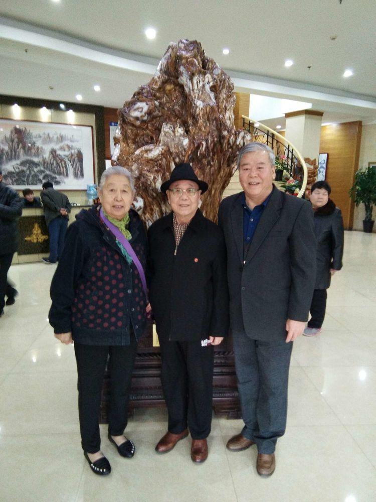 杨玉恒,王好泉,孙俊生等战友合影.孙启敏与战友们合影.