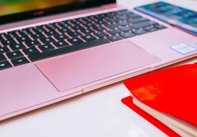 女神战斗力神器 华为matebook 13 2020款樱粉金评测