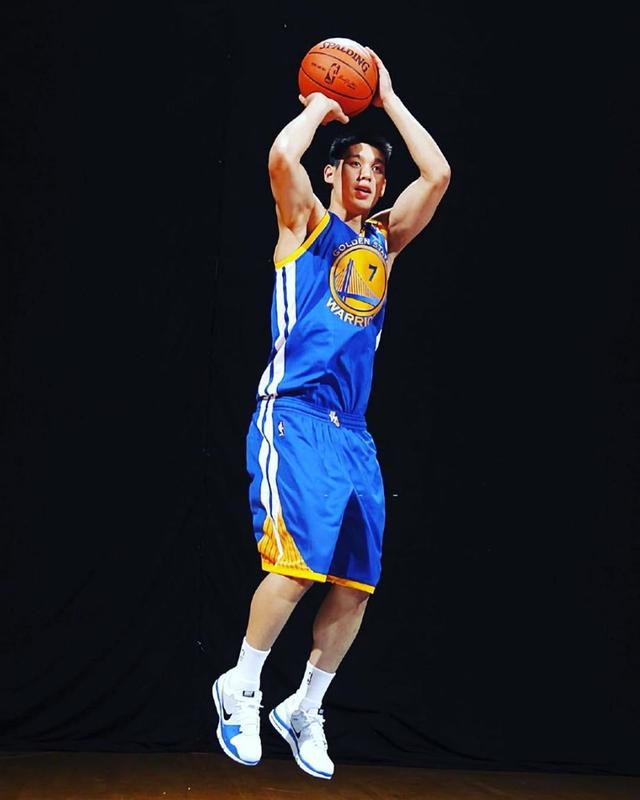 林书豪ins晒新投篮动作周杰伦轮到你了兄弟