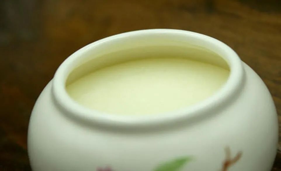 面脂古代人们的洗发用品大多是针对头发问题所制作的各种方药,主要把