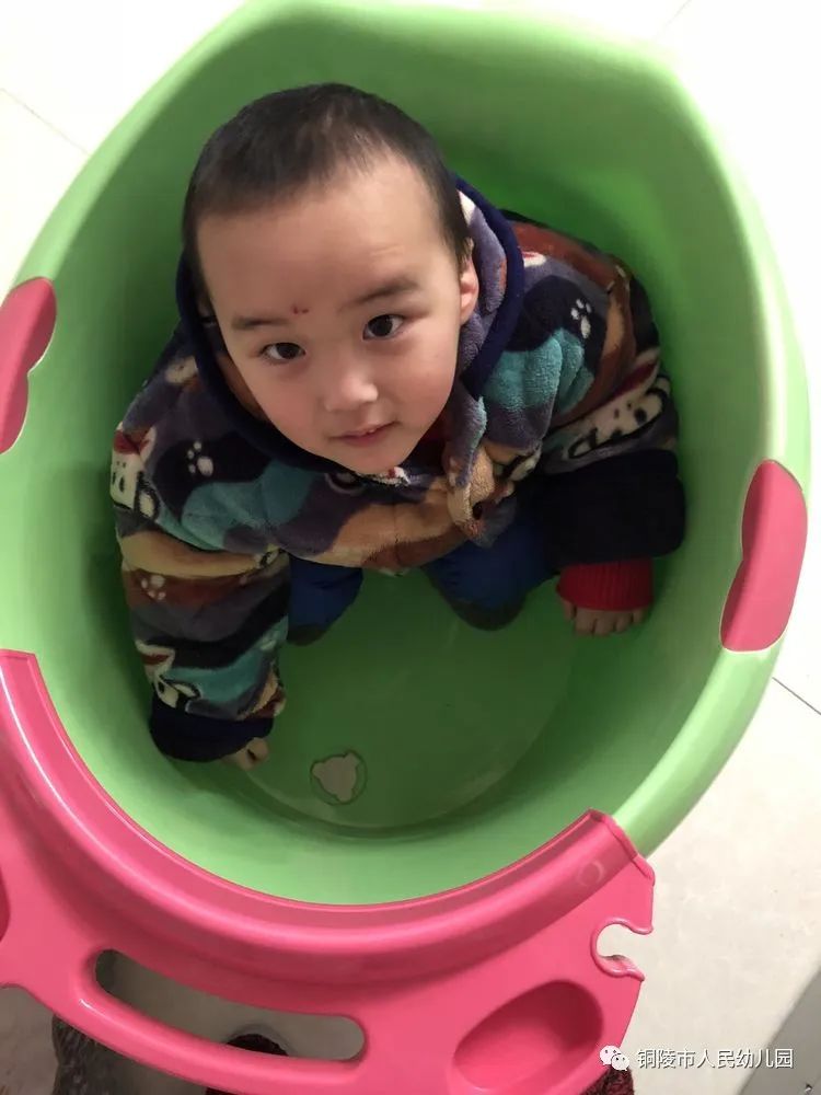 抗击疫情童心童行人幼小三班谢思远特殊寒假的欢乐