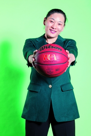 原创李昕帮助中国女篮获得世界大赛两连亚50岁仍在篮球一线指导