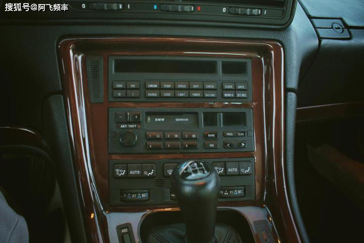 你好我来自90年代盘点90年代最棒的汽车内饰