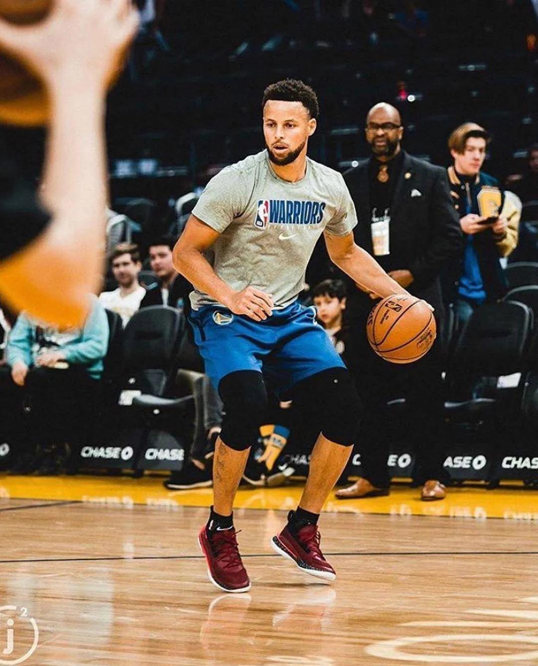 库里上脚了鸳鸯配色的战靴!他最重要的战靴原来是这双