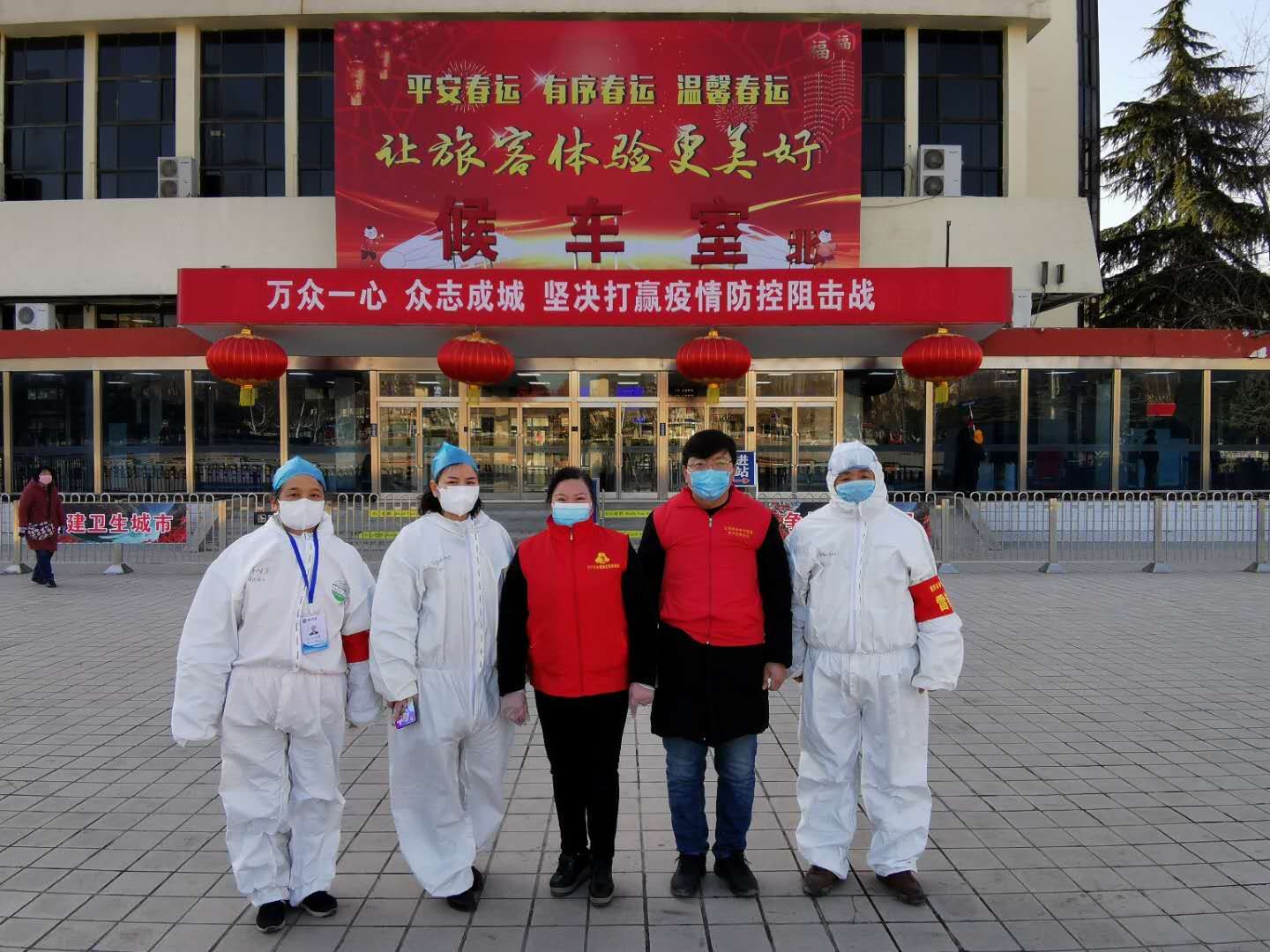 火车站义务值勤一月余焦作市学习雷锋志愿者在抗击疫情一线做活雷锋