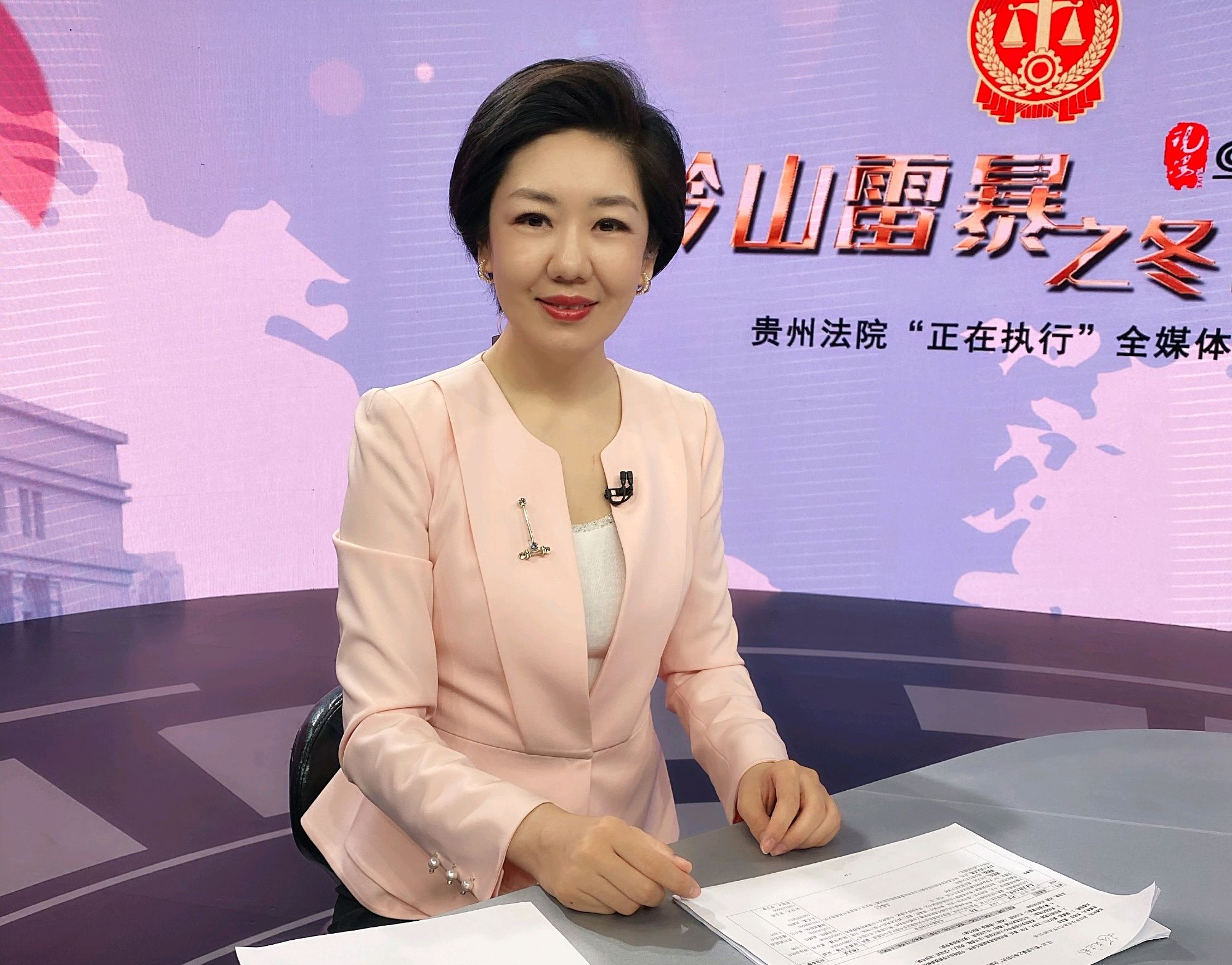 原创央视主持人齐奇直播带娃双胞胎女儿完全不受控制画面过于真实鸡飞