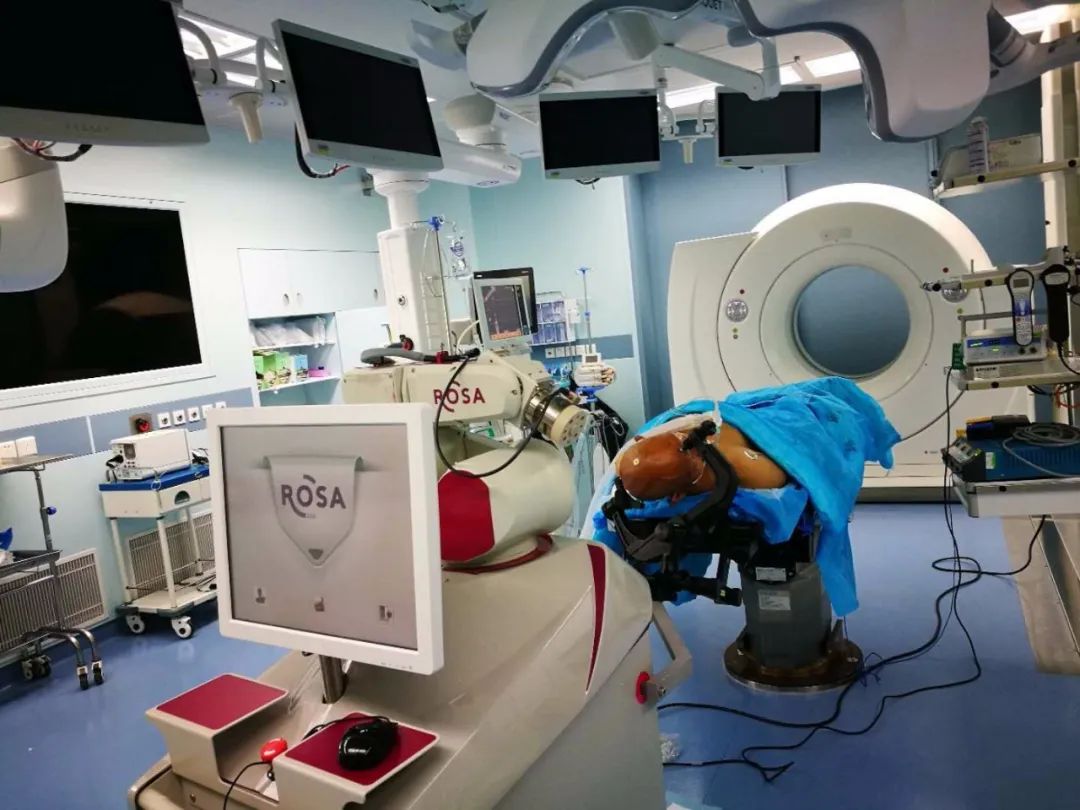 rosa周刊 |专访千佛山医院孙希炎: 首创机器人辅助脑室分流手术 如何