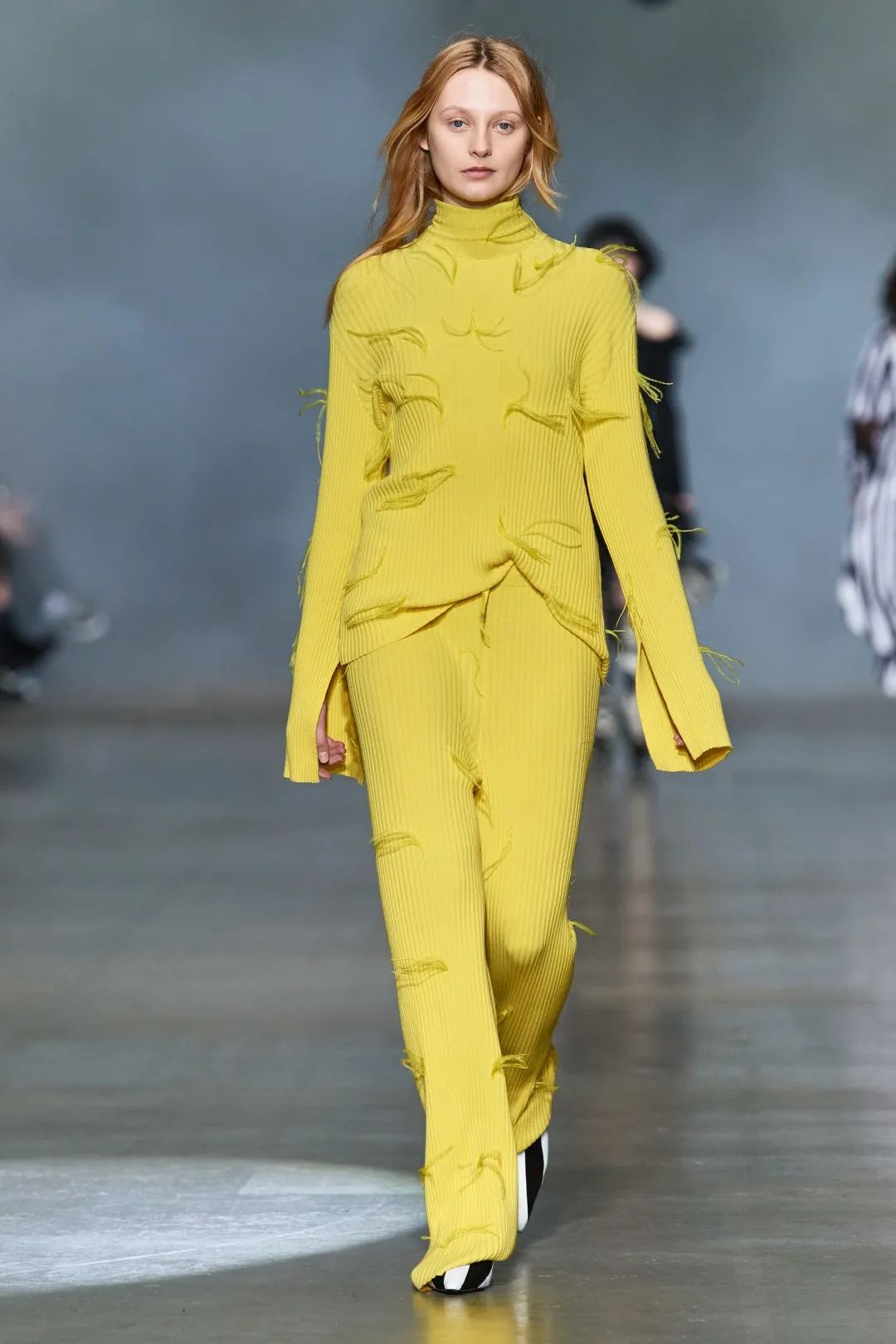 潘通流行色2020秋冬伦敦时装周