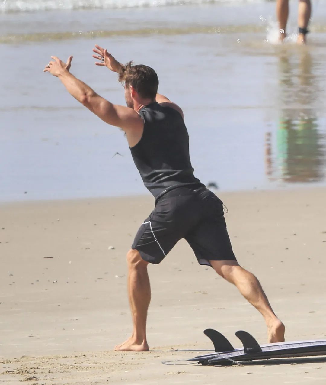 锤哥又出海边写真!澳洲翘臀 表情包