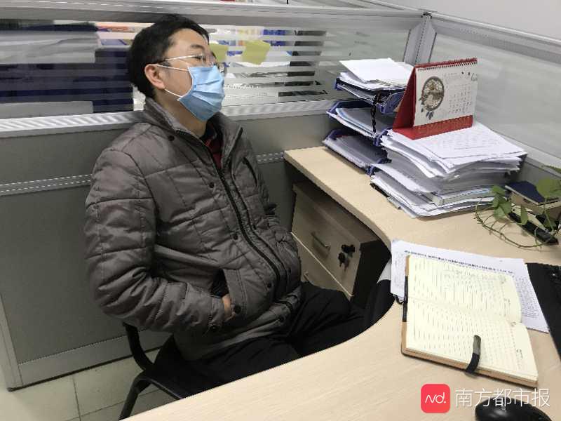 办公室为家方便面裹腹东莞这个冲锋在抗疫一线的公务员病倒了