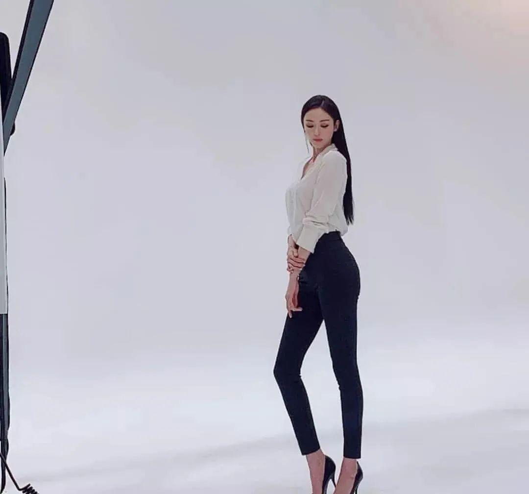 人间腿精无数韩国男人为她疯狂无ps身材照暴击