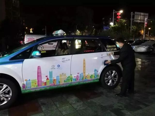 送他们上热搜!疫情最严重时还出门到处跑,这些深圳人