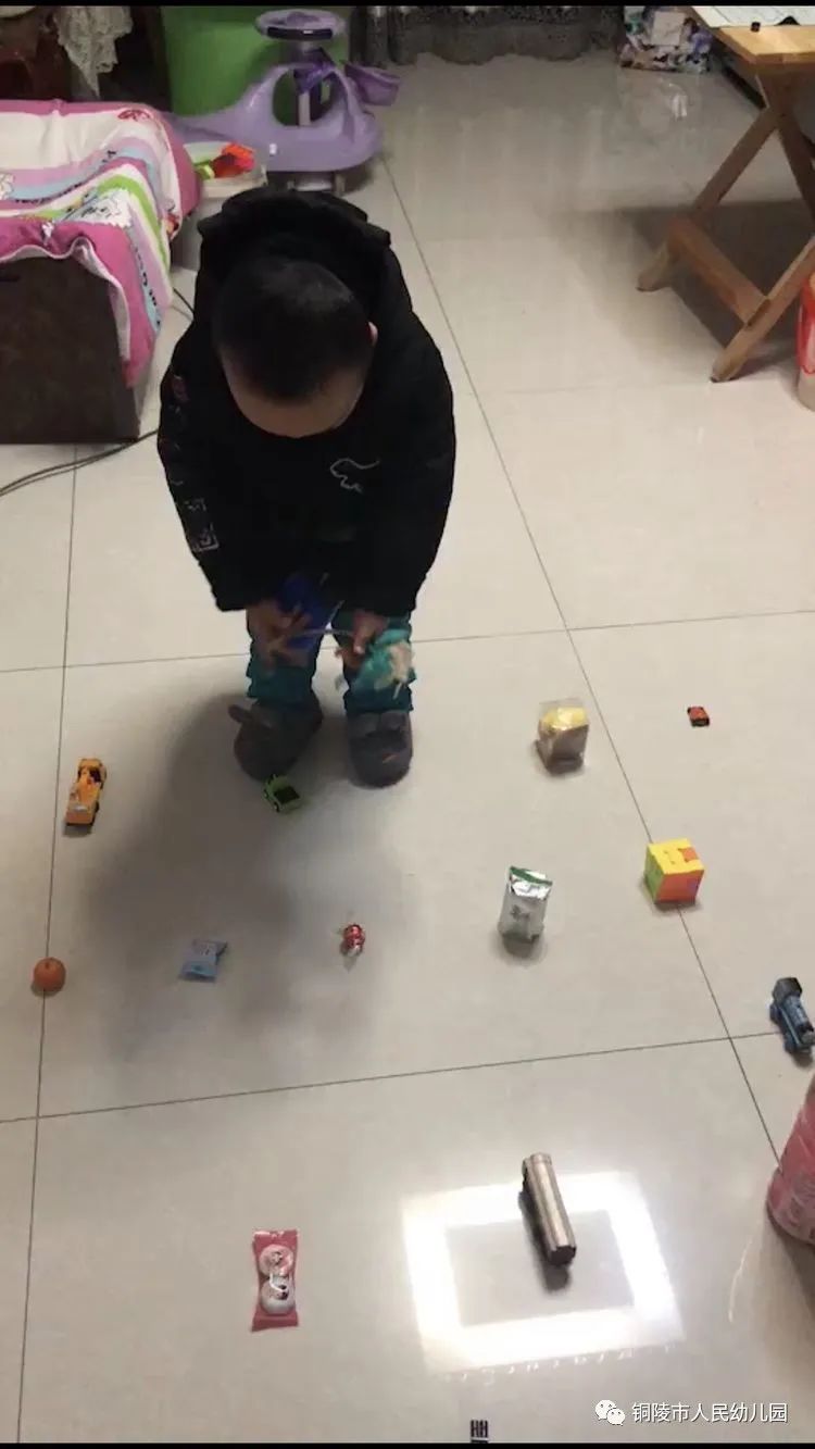 抗击疫情童心童行人幼小三班谢思远特殊寒假的欢乐