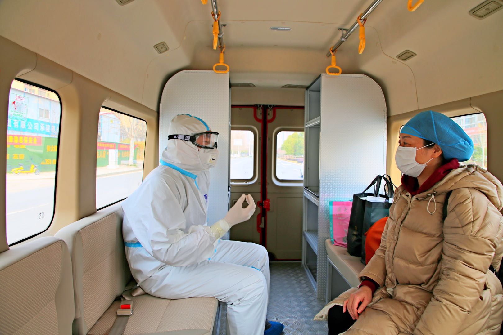 "119红色救护车"上的"心理辅导员"_隔离