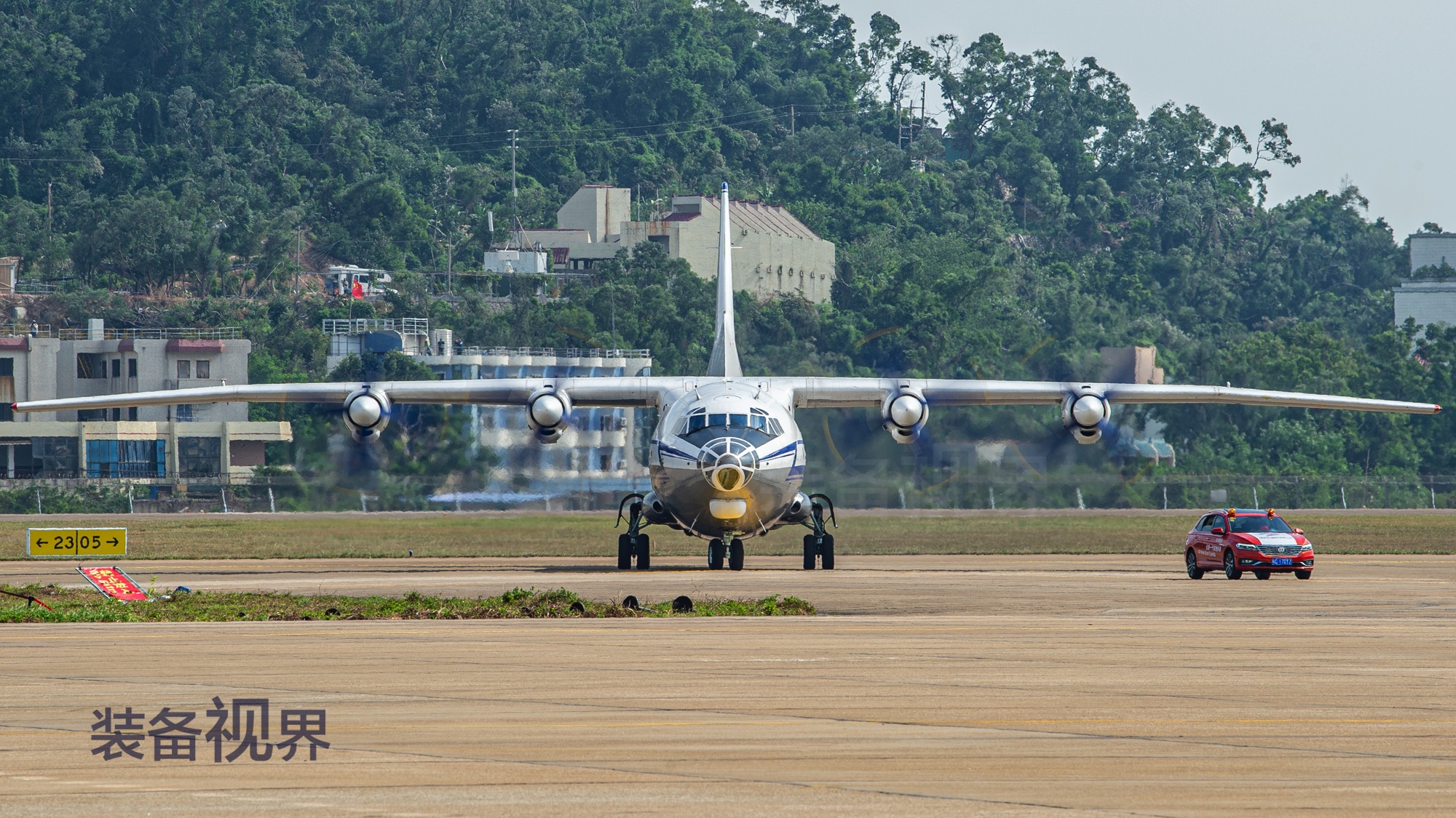 运8中程运输机40年努力丑小鸭变成白天鹅只有坚持才能成功