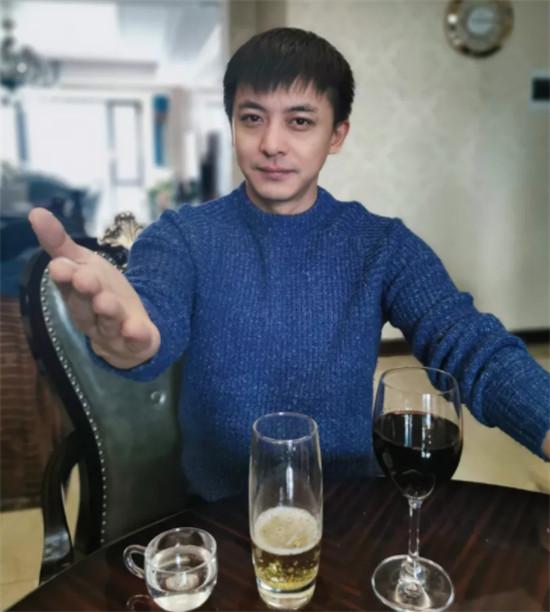 原创张伟要和骚男双排了虎牙首秀曝私下生活游戏id网友一看笑出声