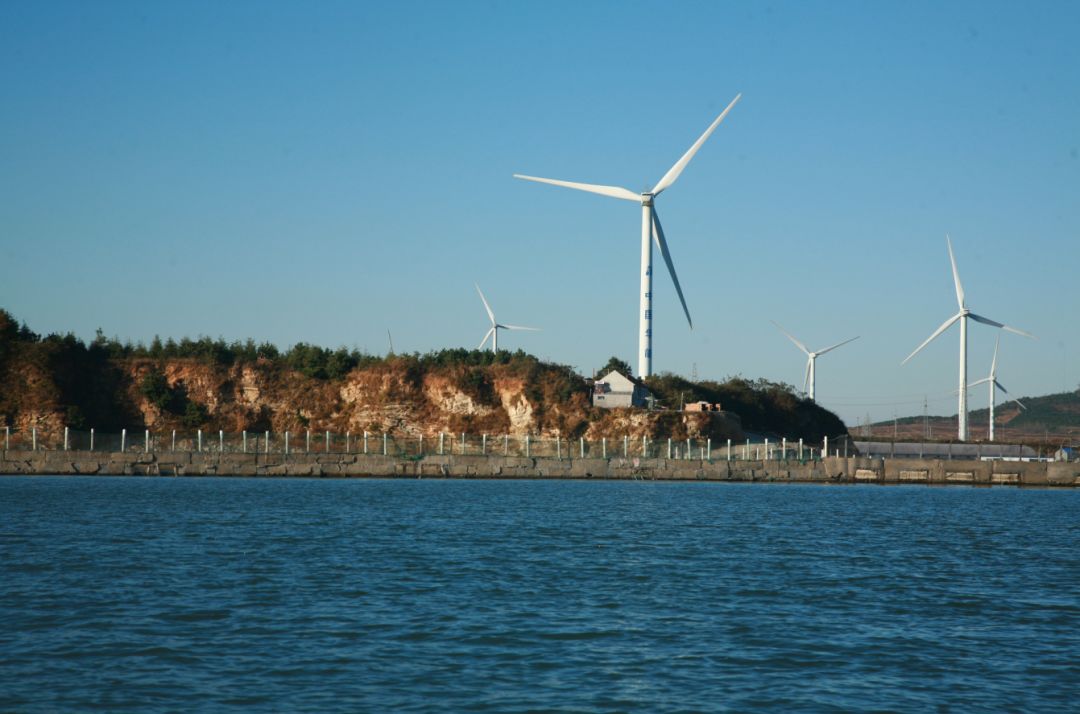 白沙口湾中国最大内陆天然潮汐湖白沙口湾位于乳山市银滩旅游度假区西