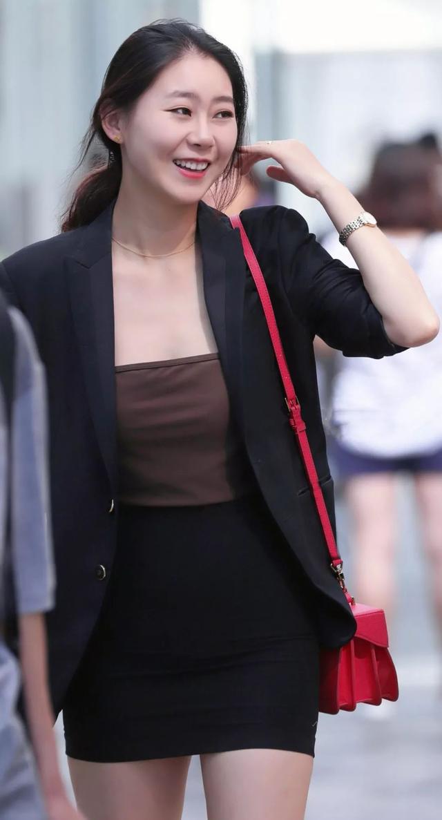 这种微胖的身材穿职业装,真的太有女人味了_风格_款式_女生
