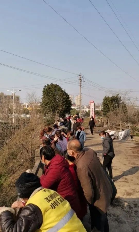 网友爆料:镇江新区一桥下发现尸体,好多人围观!【附视频】