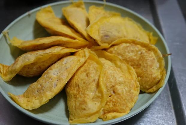 原创多久没做上海菜了大叔家的蛋饺酥脆味美香气扑鼻家人爱吃