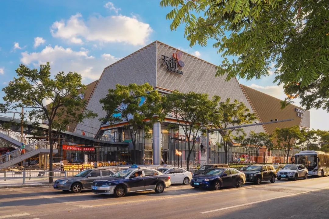 安心点外卖,免费来泊车美好暖春就在龙湖华泾天街商户工作人员不得加