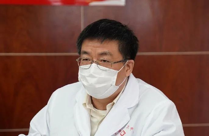 中山医院感染病呼吸科主任胡必杰天气变暖是否能抑制病毒?