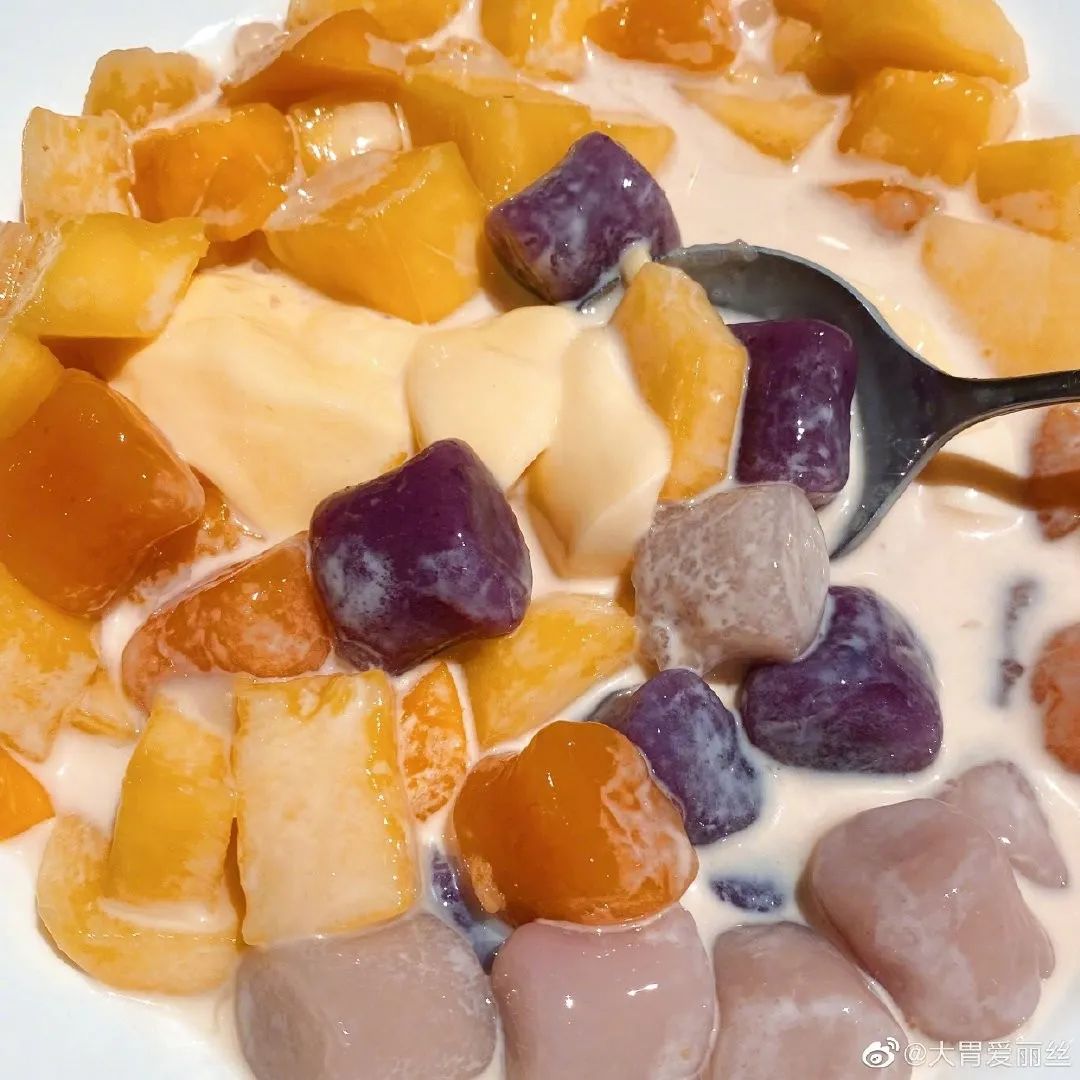 这个布丁就是某点点里用的布丁,味道一样～也可以用布丁 奶茶.