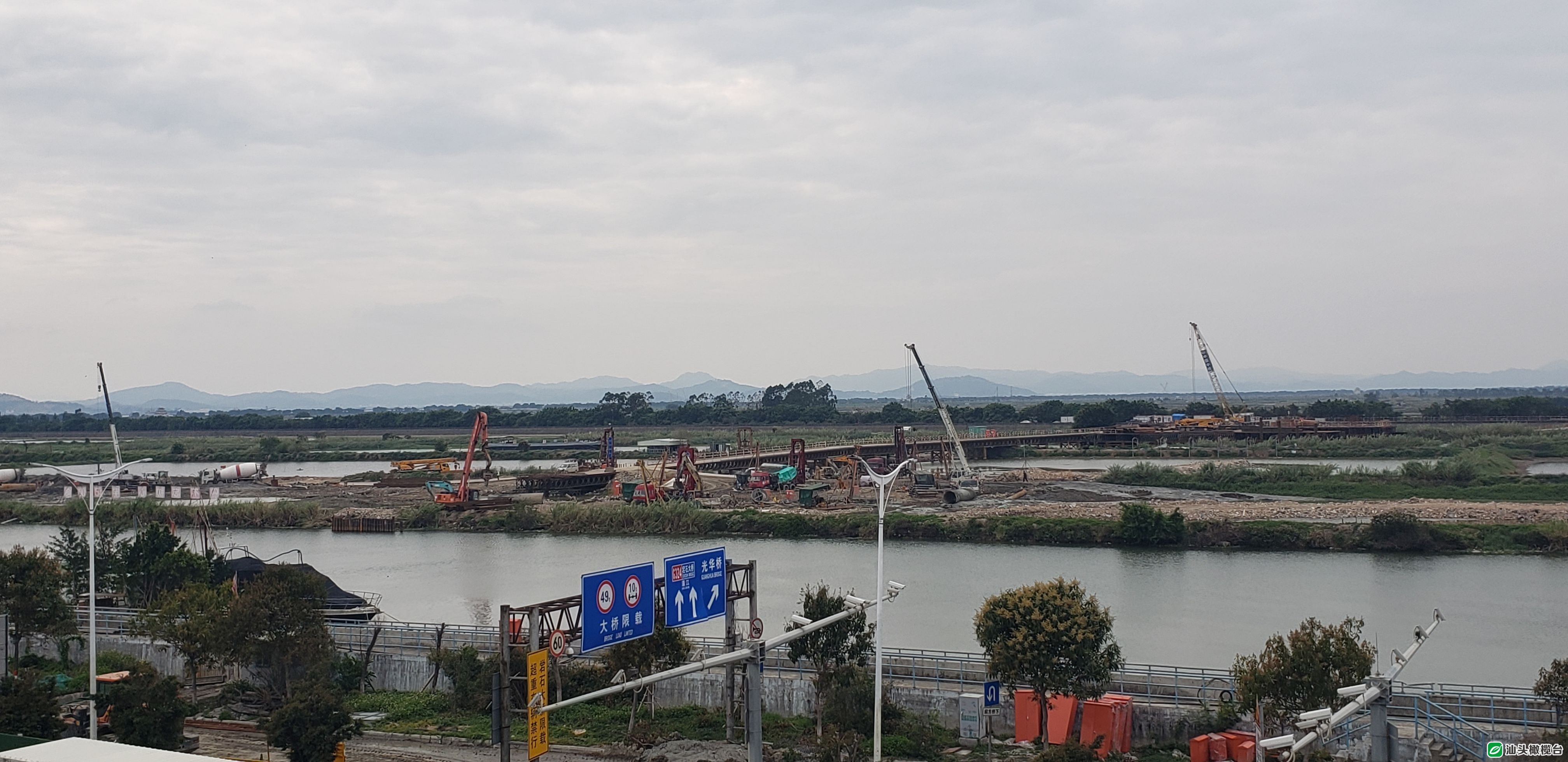 西港高架桥项目复工封闭辅道