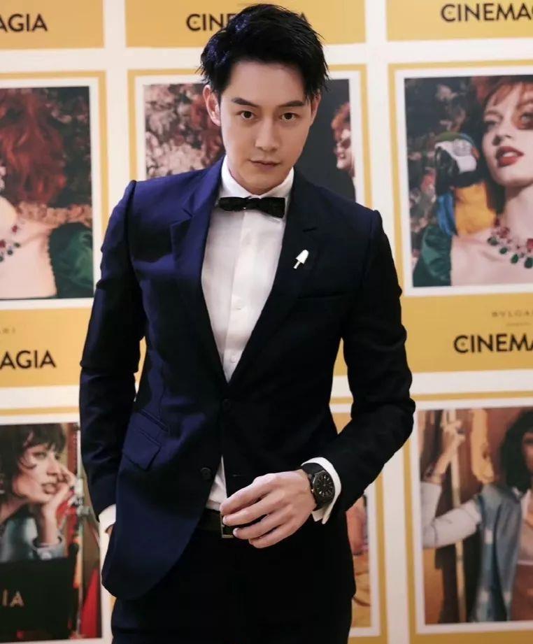 霉霉广州见面会被男主持摸手摸腰,粉丝喊话:拿开你的咸猪手_陈正飞