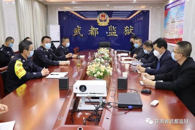 抗击疫情甘肃政法在行动魏刚检查指导武都监狱疫情防控工作