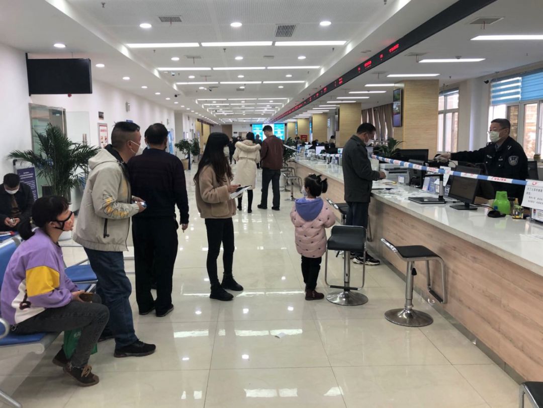 勉县行政服务中心统筹兼顾,科学防控 扎实做好全面复工工作_大厅