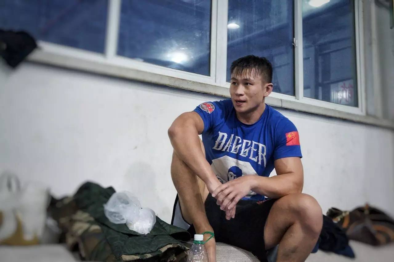 中国mma名将为爱心人士代买口罩被骗,他要挑战这两个骗子!